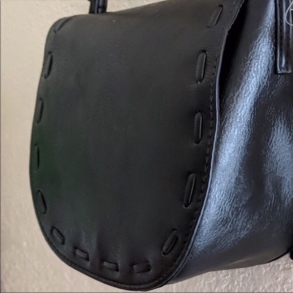 BLACK FAUX LEATHER SADDLE CROSSBODY BAG - Picture 3 of 8